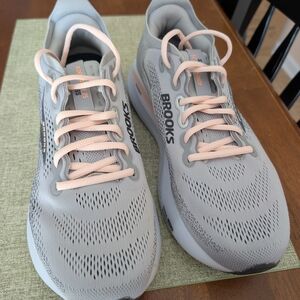 Brooks Women's Gray Adrenaline GTS 25 Running Shoes 10 Wide